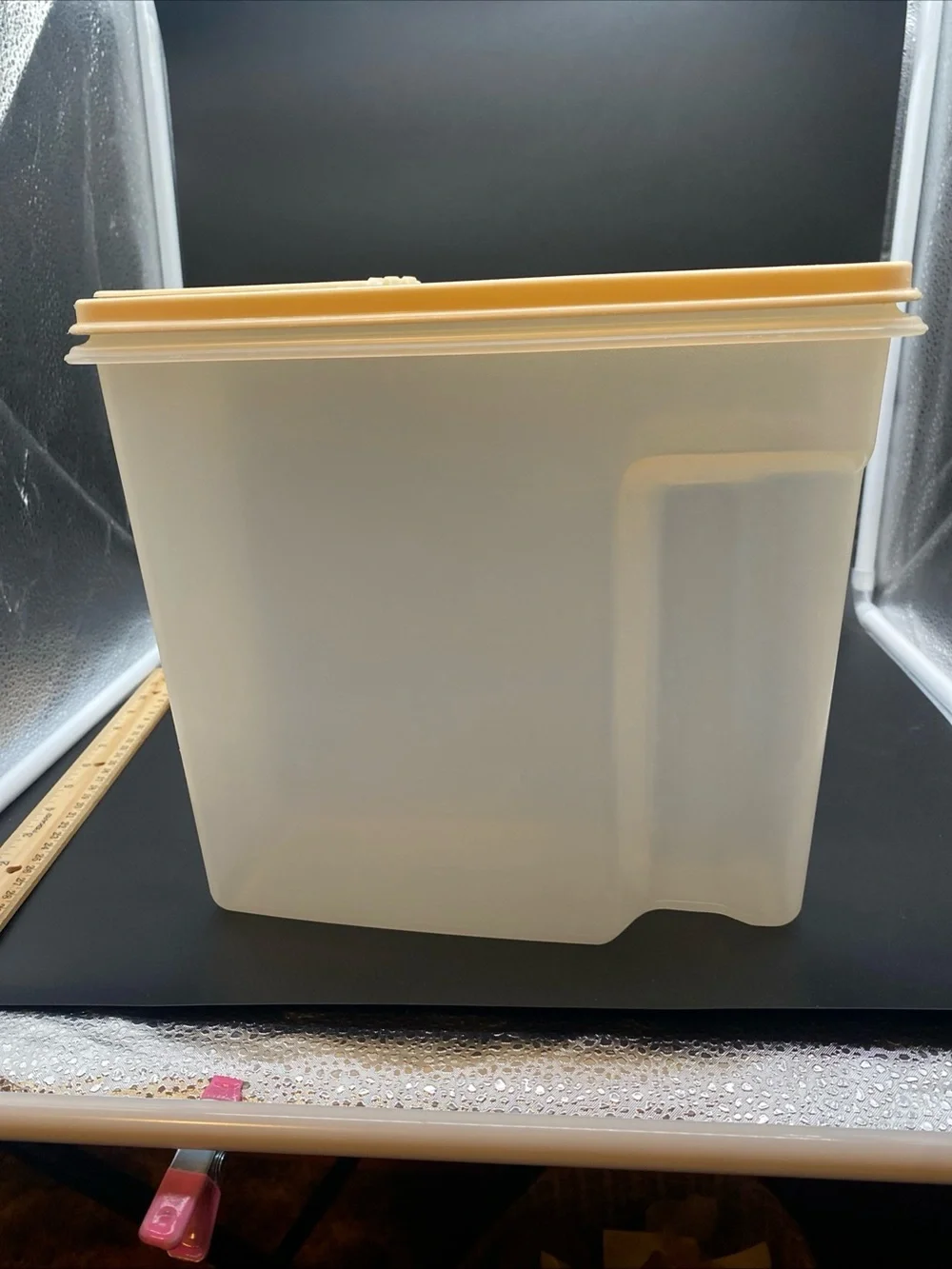 RubberMaid Cereal Keeper 21 cup Servin’ Saver